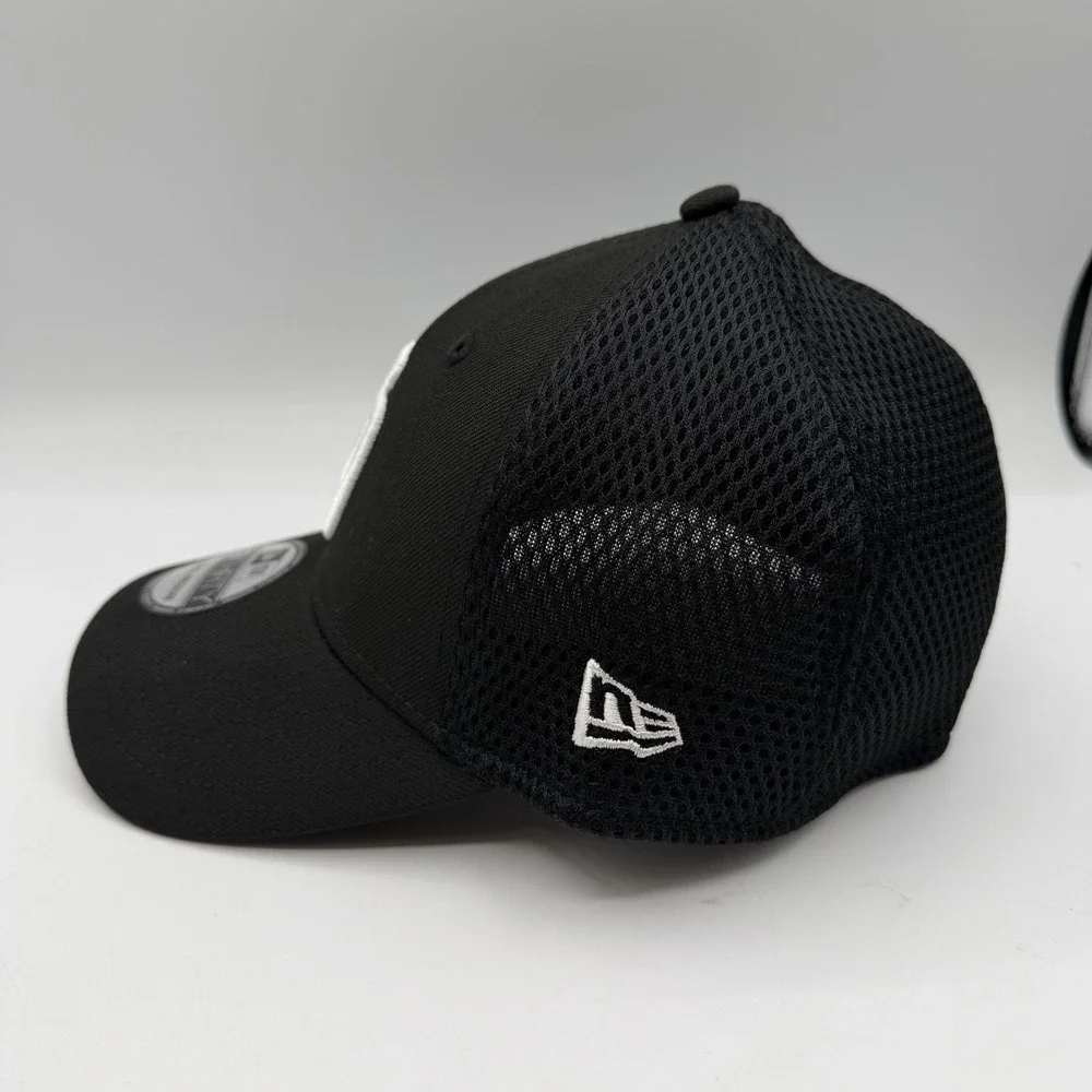 New Era‎ 39Thirty San Diego Padres Hat Cap S/M Black Mesh Back Stretch Flex Fit